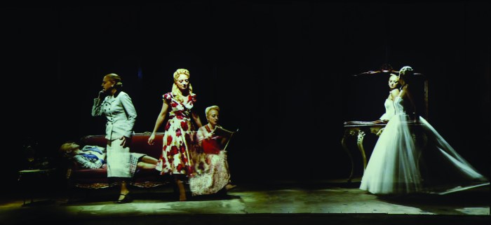 FORTABAT COSTANTINO  Eva. Los sueños detalle Videoinstalación 2013