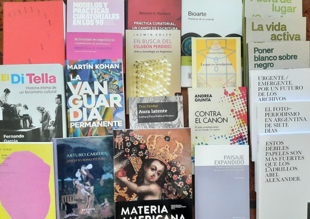 El arte tiene quien le escriba: un aluvión de publicaciones que trajo la pandemia