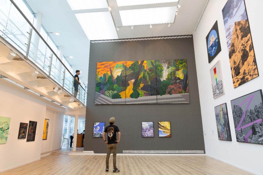 Marcos Acosta: Afuera el viento, adentro el mundo.